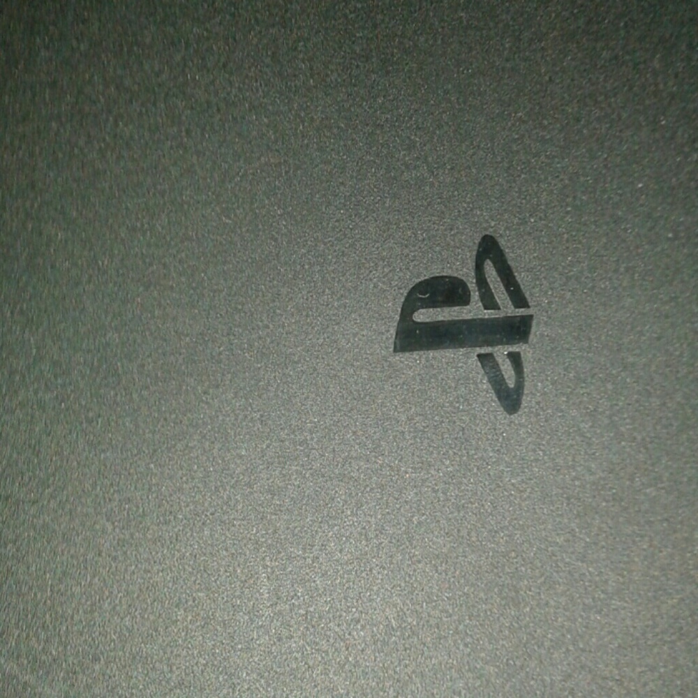 PS4 - Picture 4 of 4